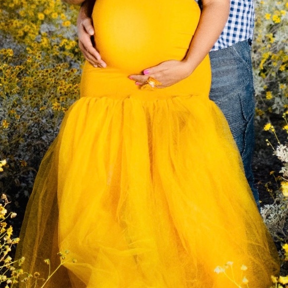 Yellow photoshoot maternity dress - Picture 2 of 6